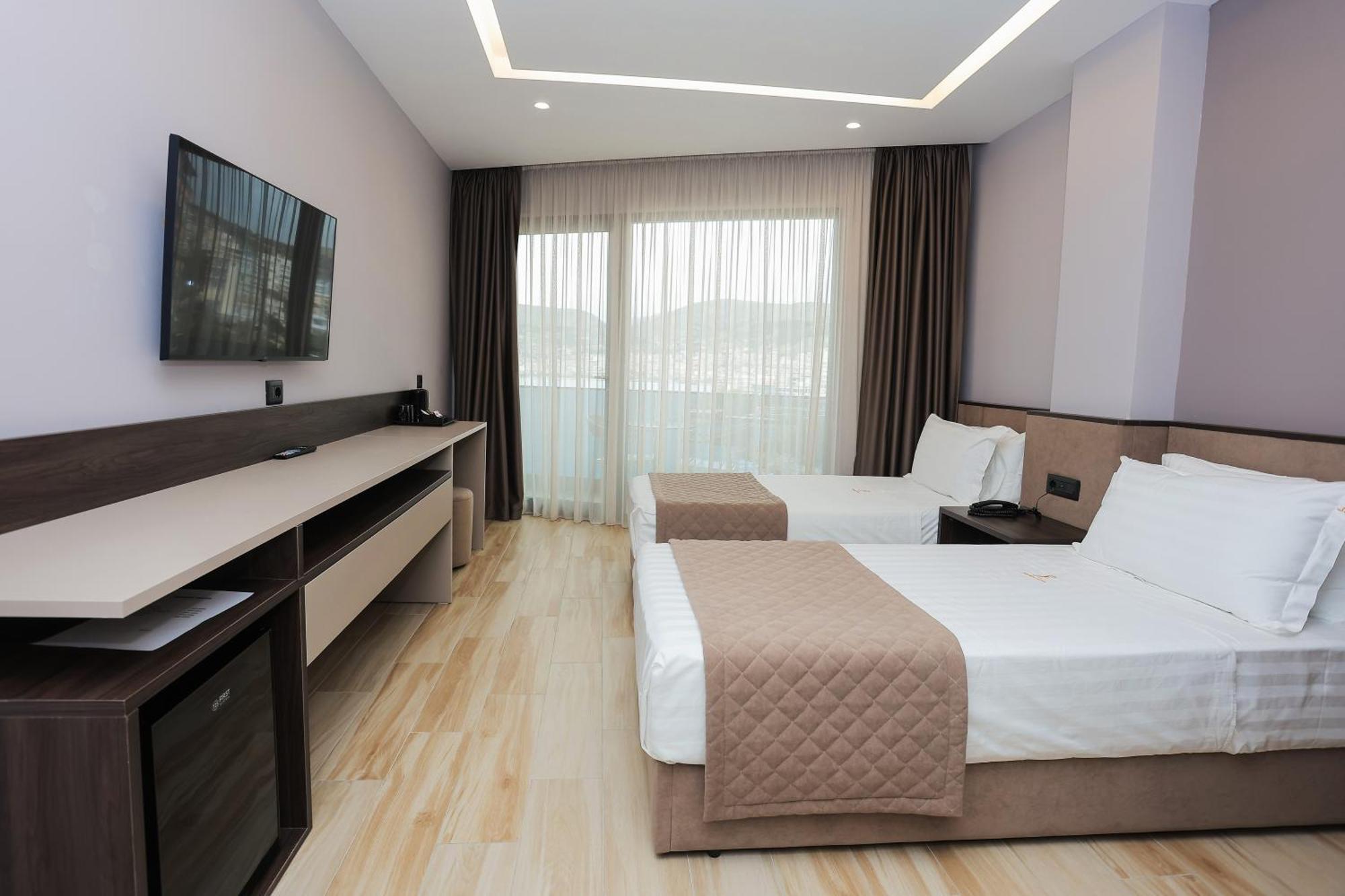 Joelle Premium Hotel Sarandë Exteriör bild