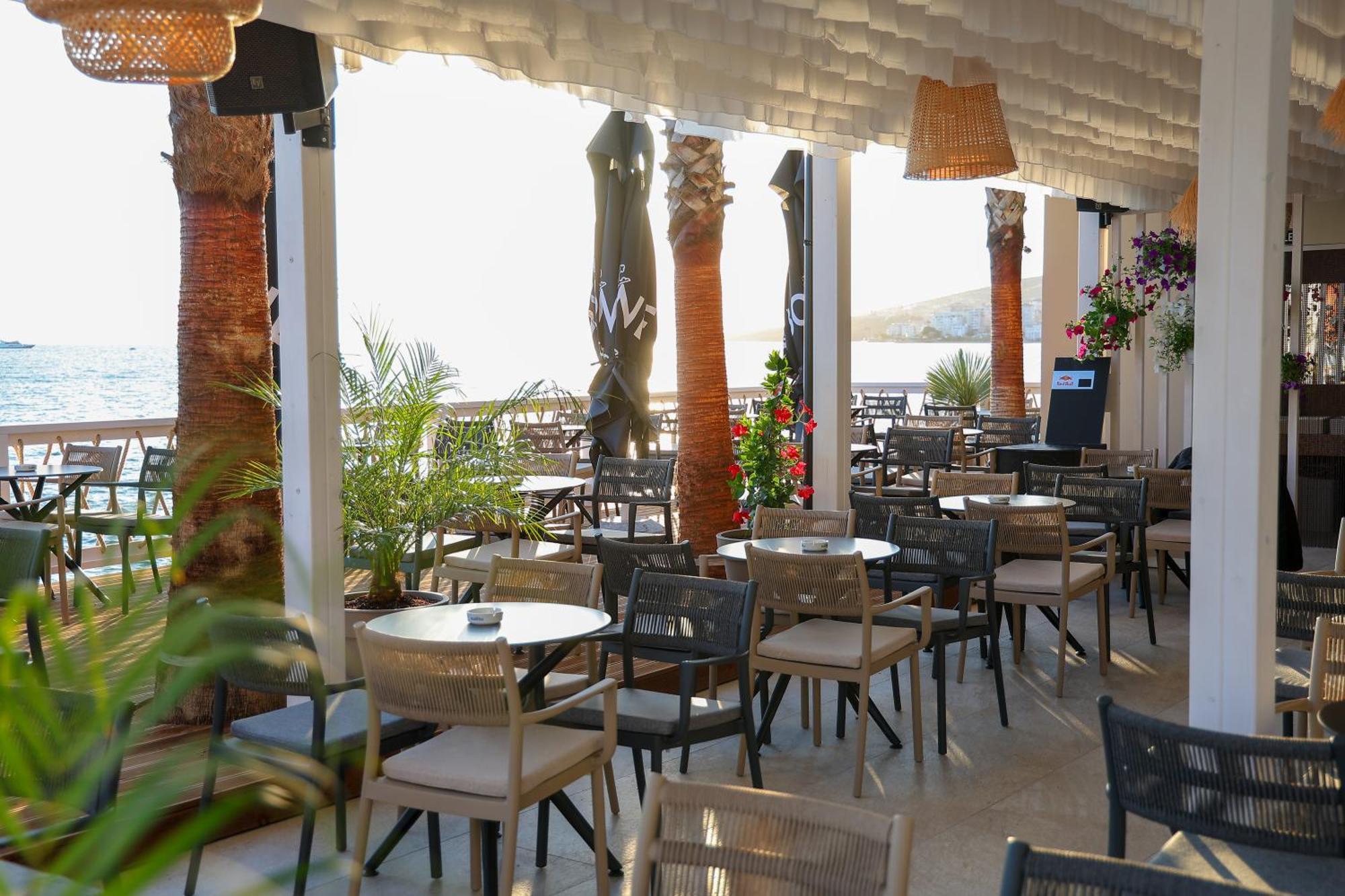 Joelle Premium Hotel Sarandë Exteriör bild