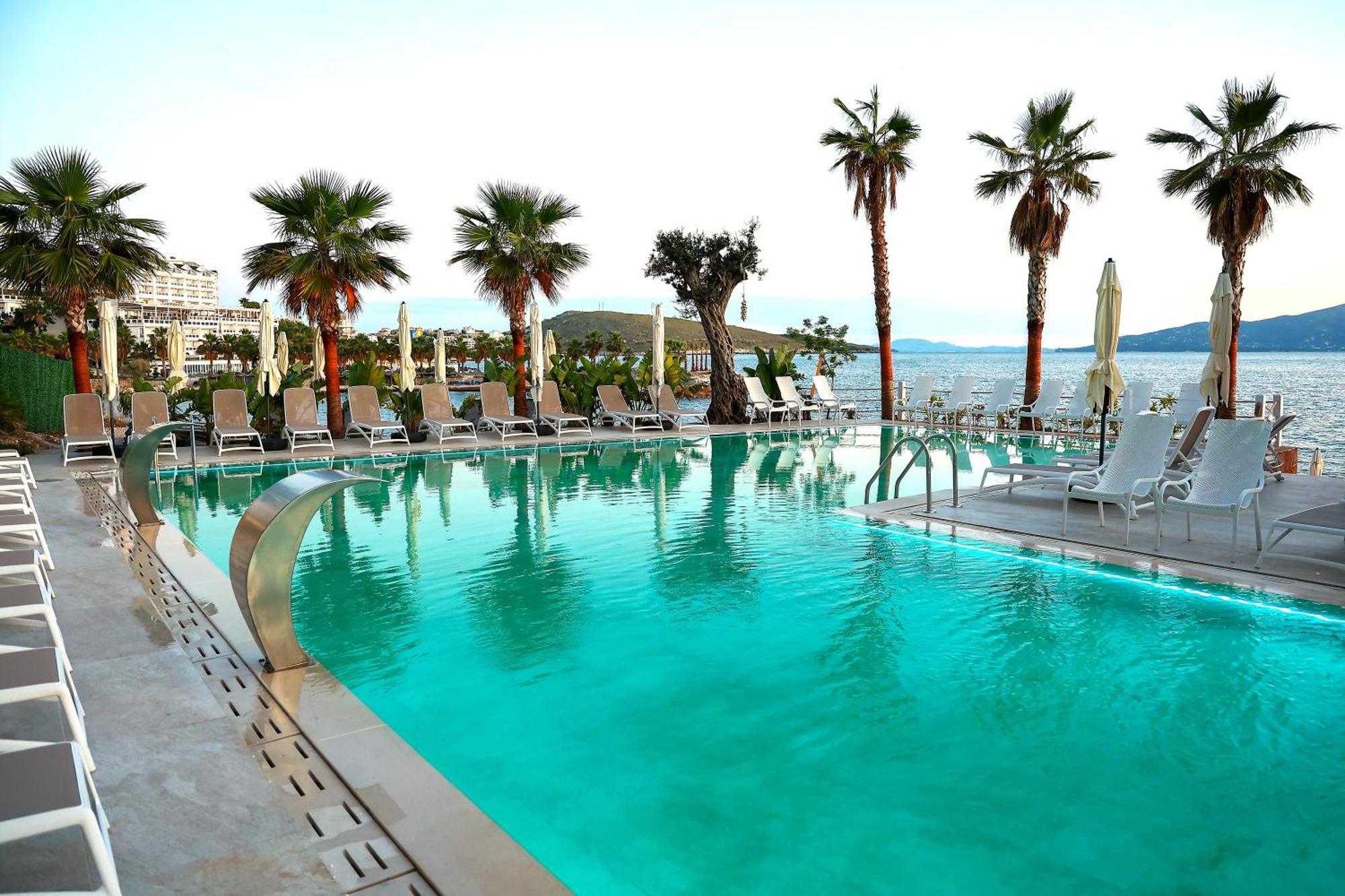 Joelle Premium Hotel Sarandë Exteriör bild